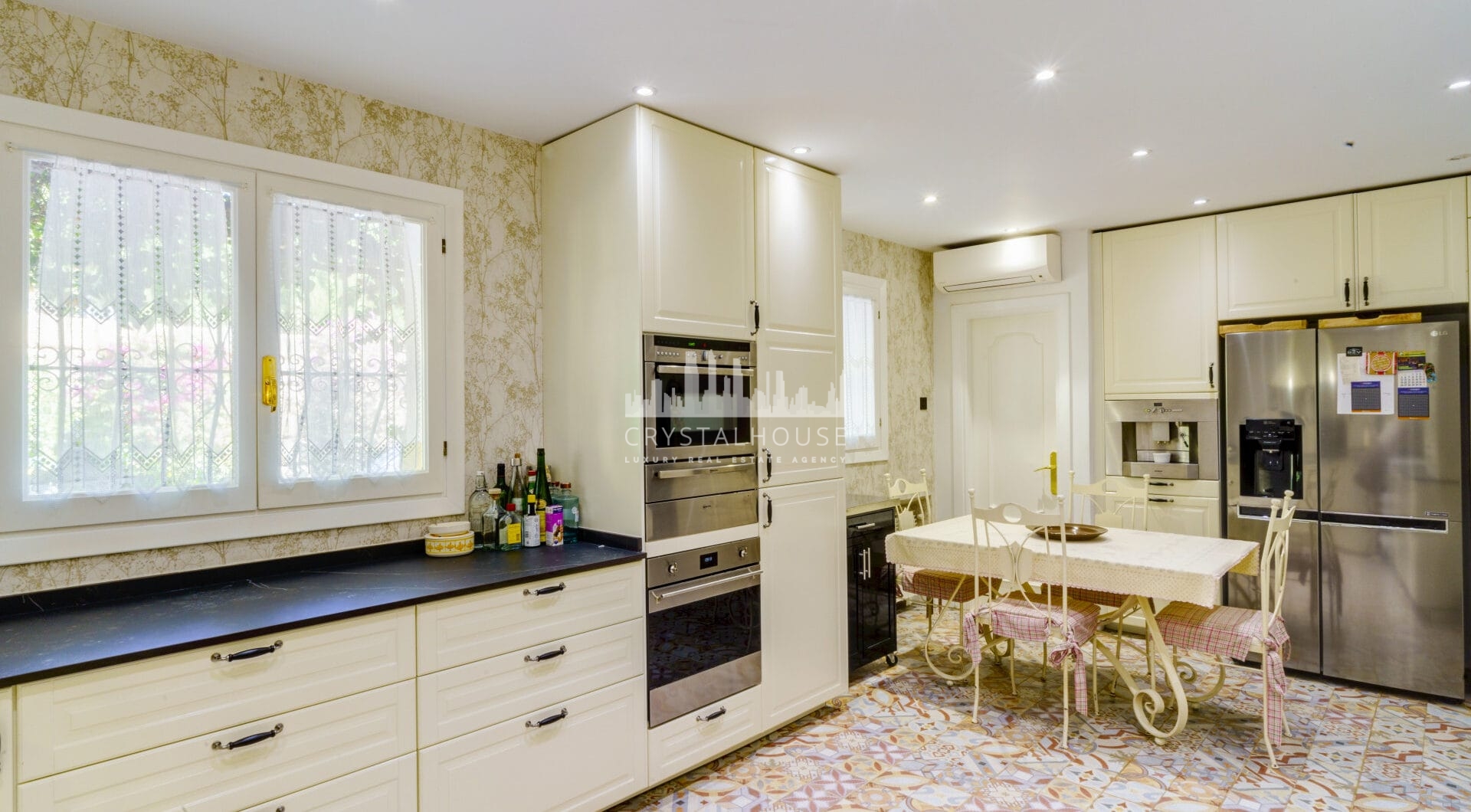 Wonderful six bedroom, south facing villa in the residential area Rocio de Nagueles, Marbella with guest apartment