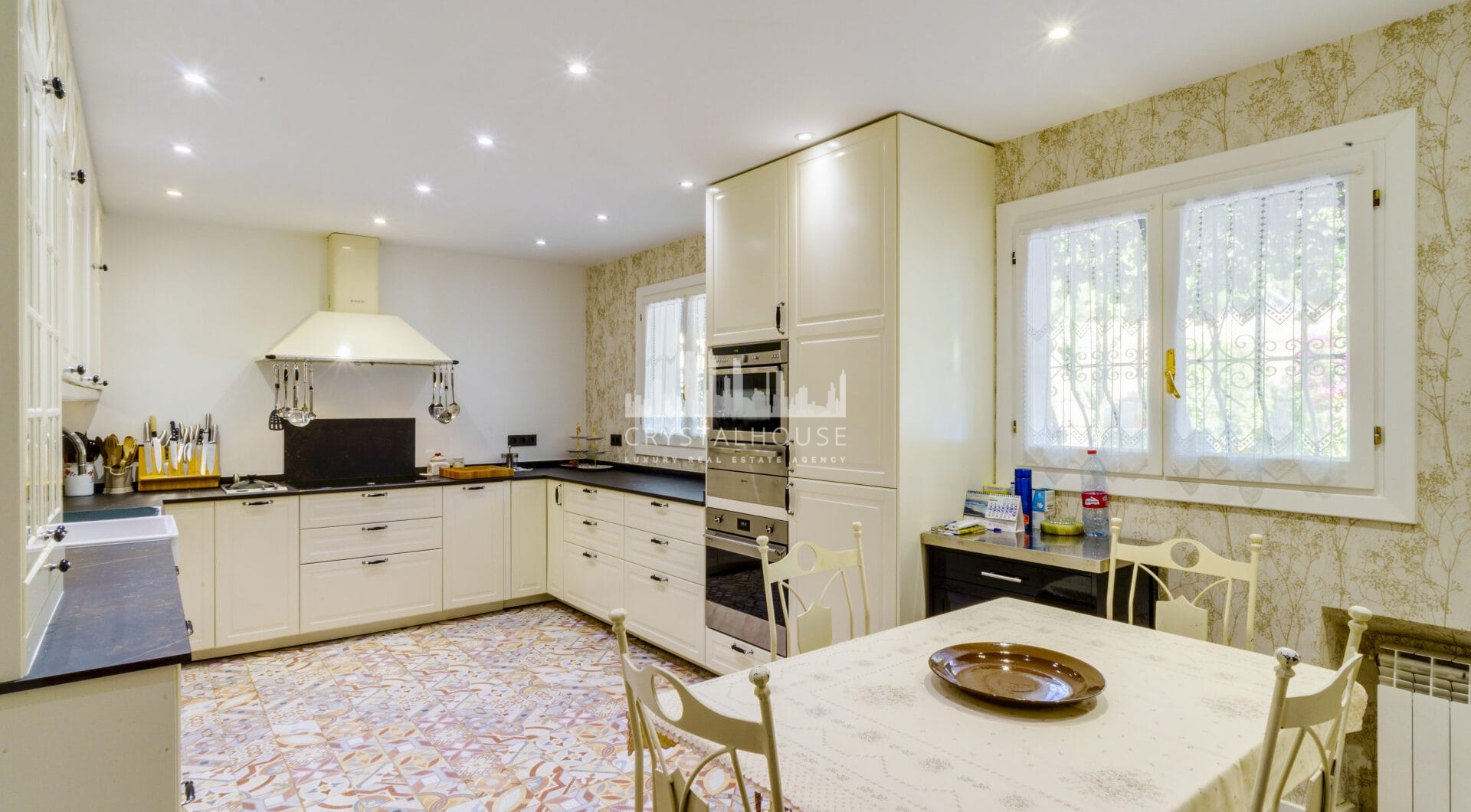 Wonderful six bedroom, south facing villa in the residential area Rocio de Nagueles, Marbella with guest apartment