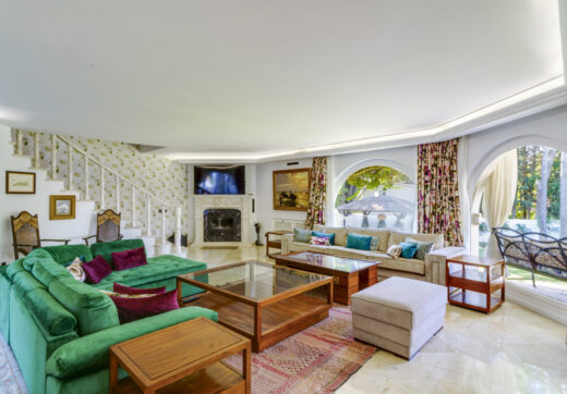 Wonderful six bedroom, south facing villa in the residential area Rocio de Nagueles, Marbella with guest apartment