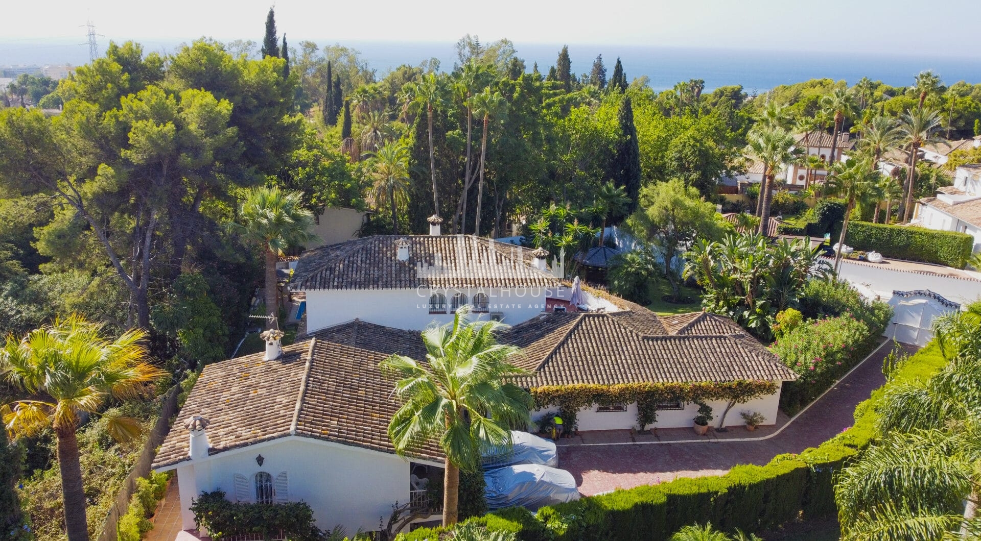 Wonderful six bedroom, south facing villa in the residential area Rocio de Nagueles, Marbella with guest apartment