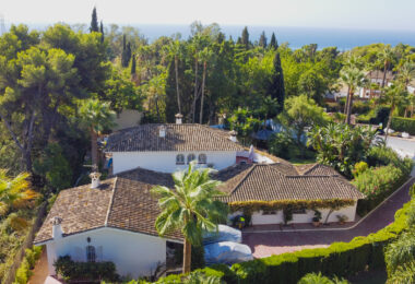 Wonderful six bedroom, south facing villa in the residential area Rocio de Nagueles, Marbella with guest apartment