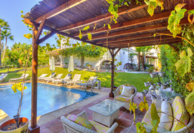 Wonderful six bedroom, south facing villa in the residential area Rocio de Nagueles, Marbella with guest apartment