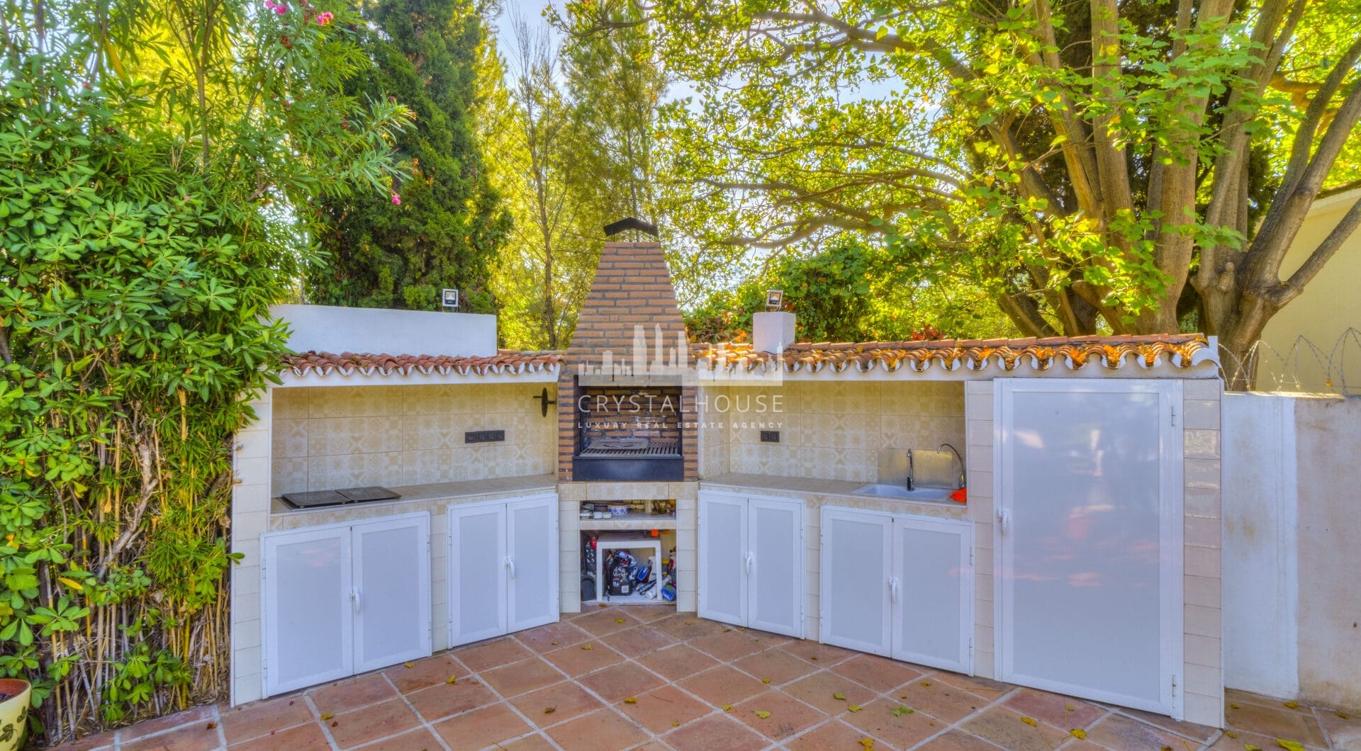 Wonderful six bedroom, south facing villa in the residential area Rocio de Nagueles, Marbella with guest apartment