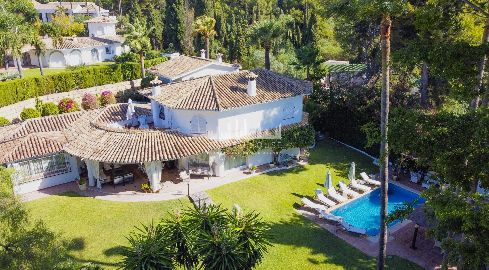 Wonderful six bedroom, south facing villa in the residential area Rocio de Nagueles, Marbella with guest apartment