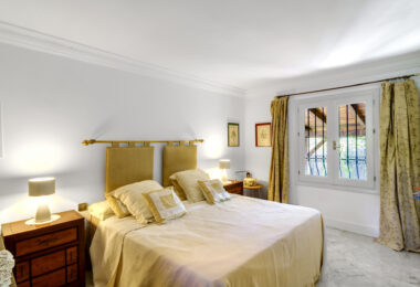 Wonderful six bedroom, south facing villa in the residential area Rocio de Nagueles, Marbella with guest apartment