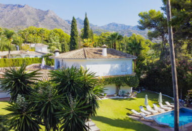 Wonderful six bedroom, south facing villa in the residential area Rocio de Nagueles, Marbella with guest apartment
