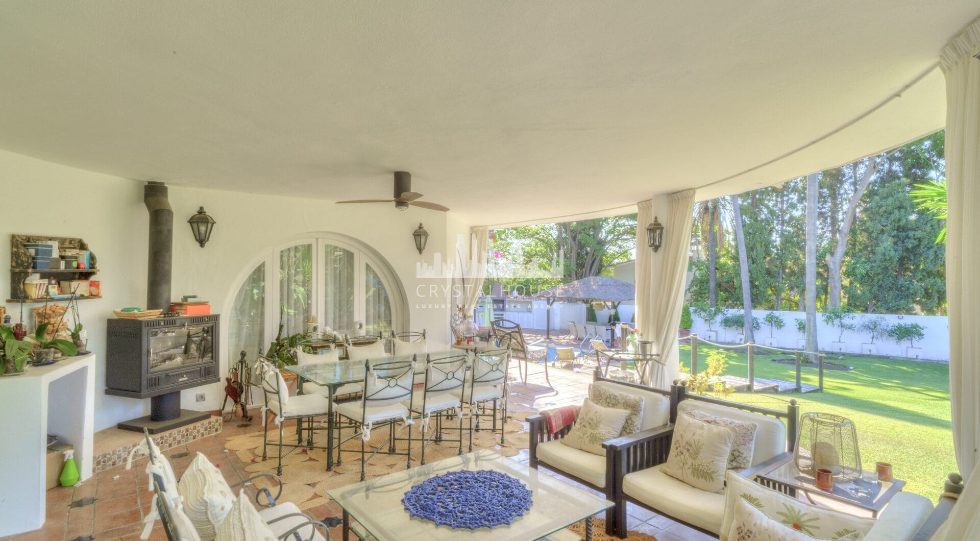 Wonderful six bedroom, south facing villa in the residential area Rocio de Nagueles, Marbella with guest apartment