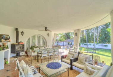 Wonderful six bedroom, south facing villa in the residential area Rocio de Nagueles, Marbella with guest apartment