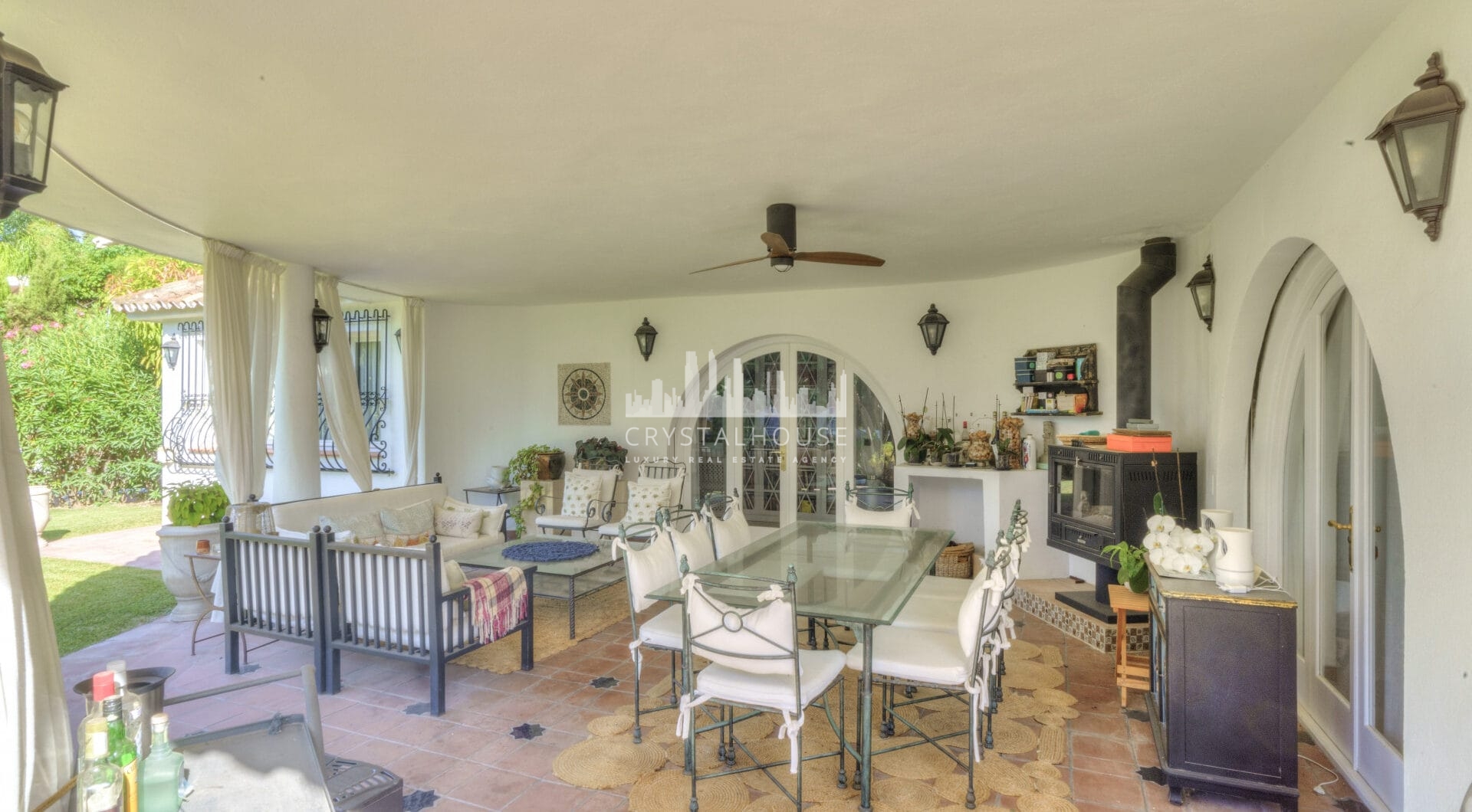 Wonderful six bedroom, south facing villa in the residential area Rocio de Nagueles, Marbella with guest apartment