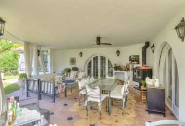 Wonderful six bedroom, south facing villa in the residential area Rocio de Nagueles, Marbella with guest apartment