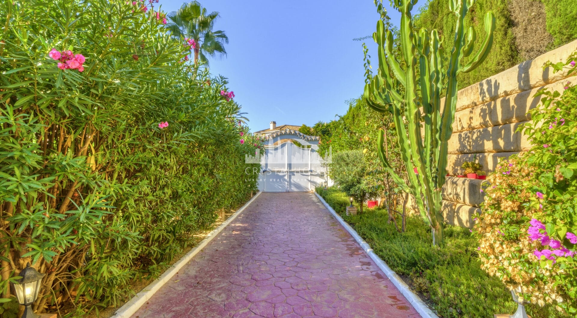 Wonderful six bedroom, south facing villa in the residential area Rocio de Nagueles, Marbella with guest apartment
