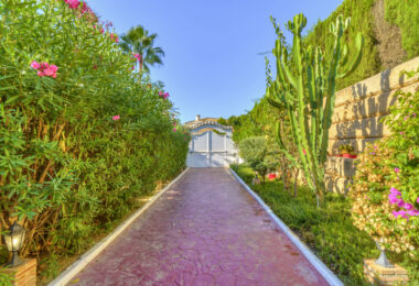 Wonderful six bedroom, south facing villa in the residential area Rocio de Nagueles, Marbella with guest apartment