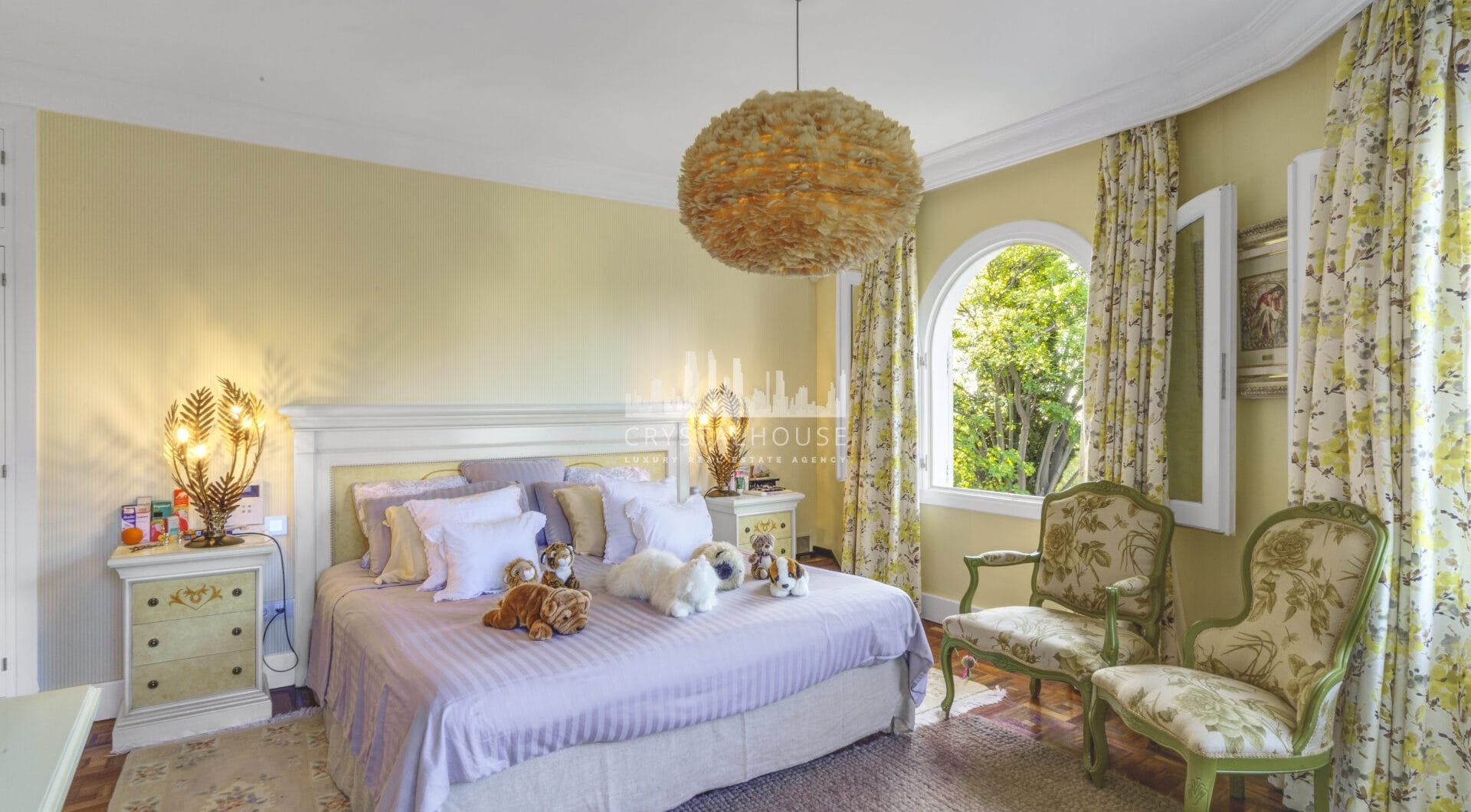 Wonderful six bedroom, south facing villa in the residential area Rocio de Nagueles, Marbella with guest apartment