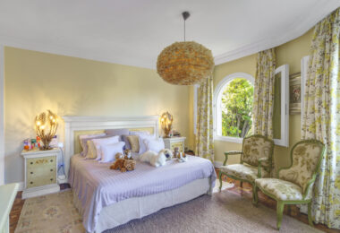 Wonderful six bedroom, south facing villa in the residential area Rocio de Nagueles, Marbella with guest apartment