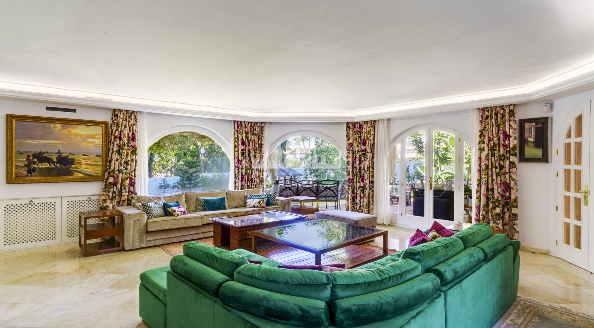 Wonderful six bedroom, south facing villa in the residential area Rocio de Nagueles, Marbella with guest apartment