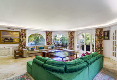 Wonderful six bedroom, south facing villa in the residential area Rocio de Nagueles, Marbella with guest apartment