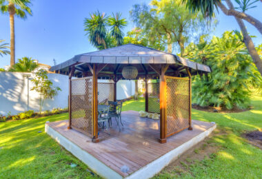 Wonderful six bedroom, south facing villa in the residential area Rocio de Nagueles, Marbella with guest apartment