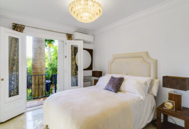 Wonderful six bedroom, south facing villa in the residential area Rocio de Nagueles, Marbella with guest apartment