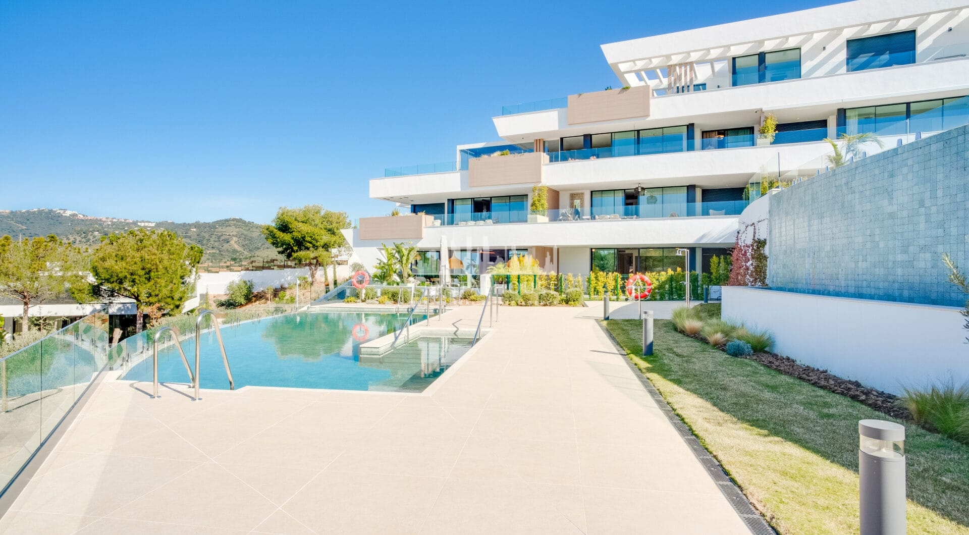 Exclusive new two bedroom apartment in Marbella Sunset, located in Cabopino with stunning sea views