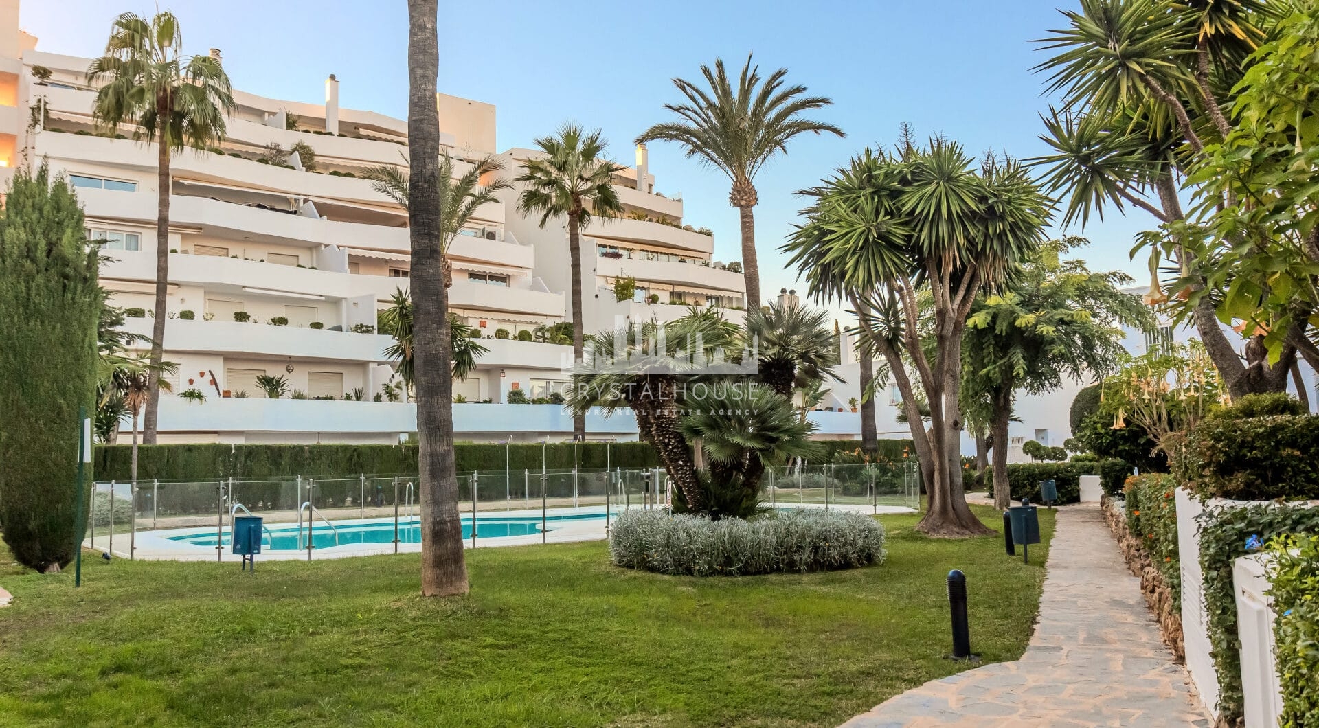 Incredible, beautifully renovated two bedroom penthouse in the gated community of Jardines de Andalucía, Nueva Andalucia