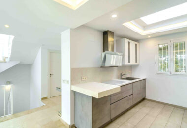 Impressive five bedroom frontline golf townhouse located in a sought after area of La Quinta, close to the 5* Westin Hotel
