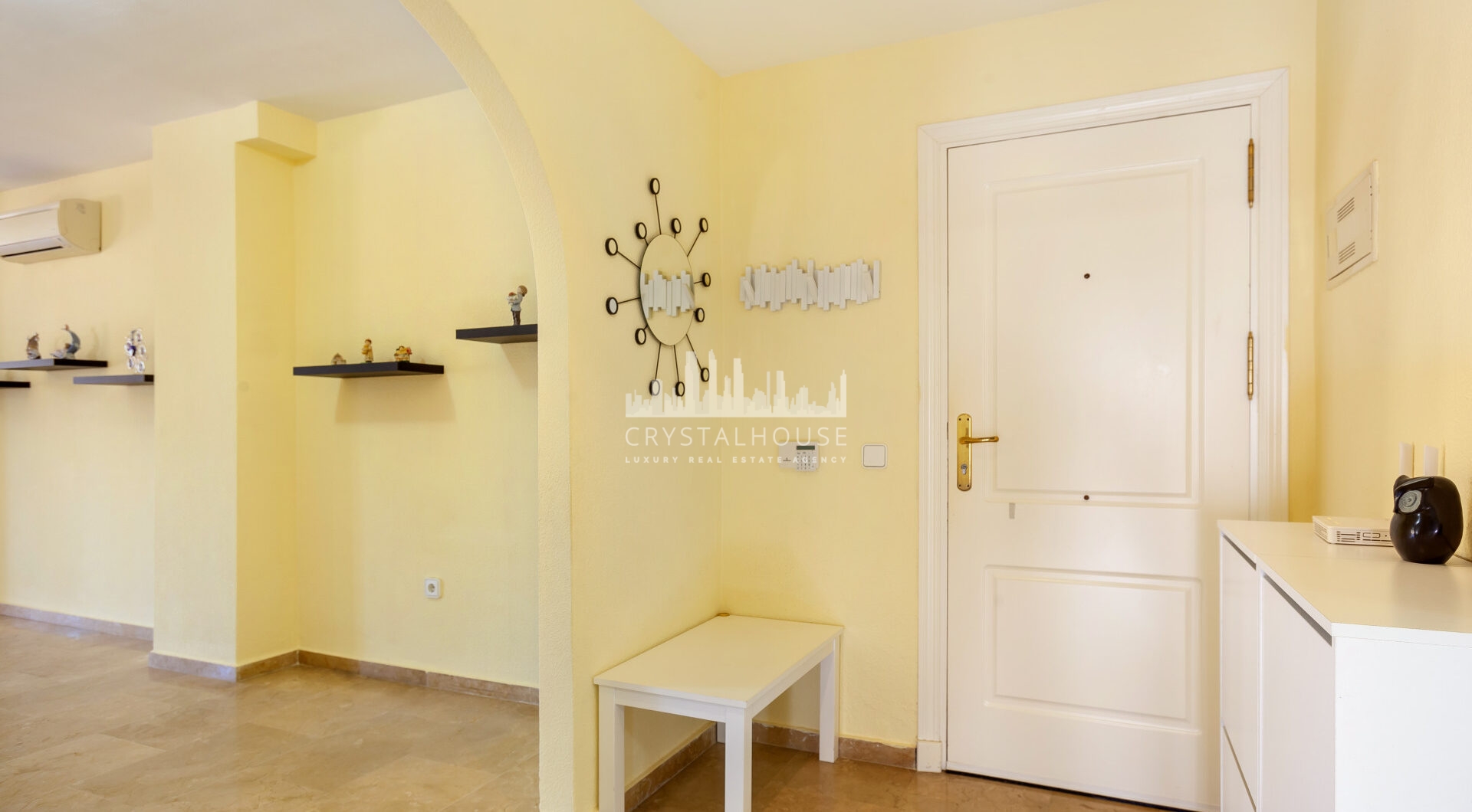 Lovely ground floor, West facing, three-bedroom apartment in the gated and well-established community Coto Real