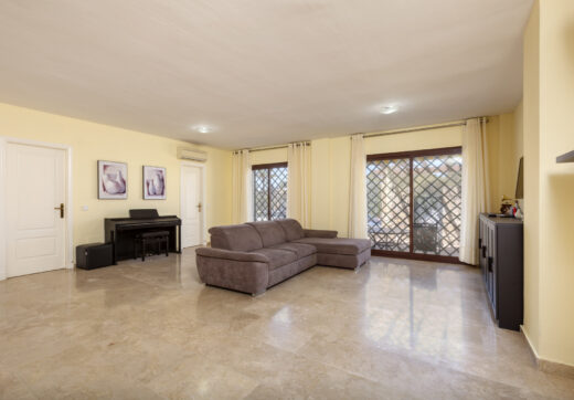 Lovely ground floor, West facing, three-bedroom apartment in the gated and well-established community Coto Real