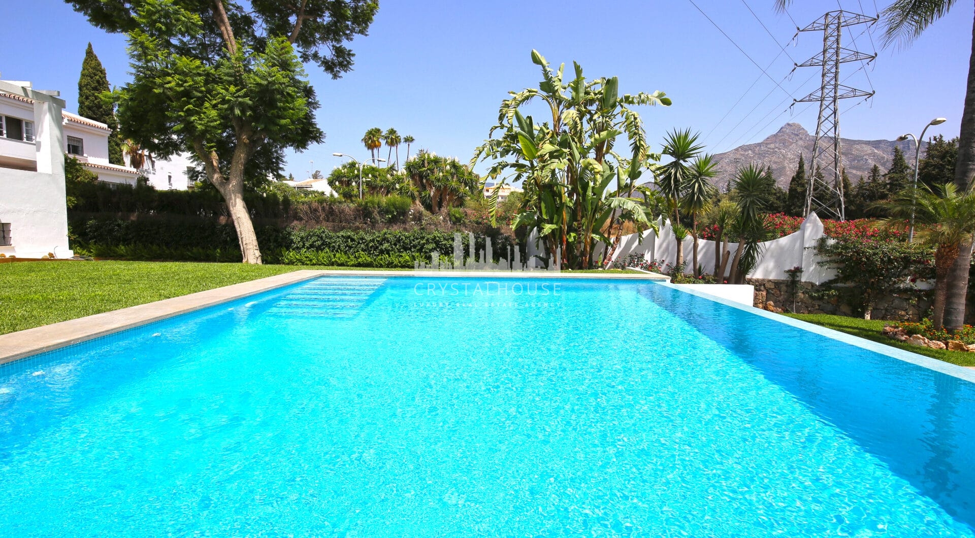 5 Bedroom Fully Refurbished Townhouse - Nueva Andalucía