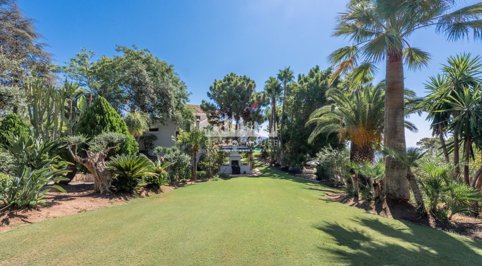 Wonderful villa in La Zagaleta, with sea views and an indoor swimming pool and SPA!