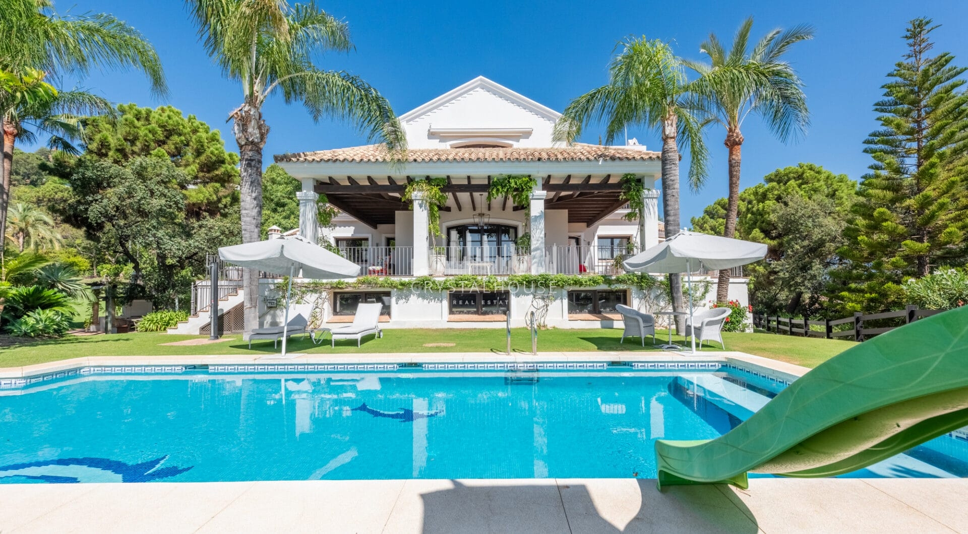 Wonderful villa in La Zagaleta, with sea views and an indoor swimming pool and SPA!