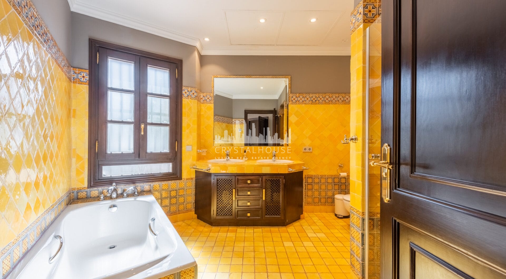 Wonderful villa in La Zagaleta, with sea views and an indoor swimming pool and SPA!