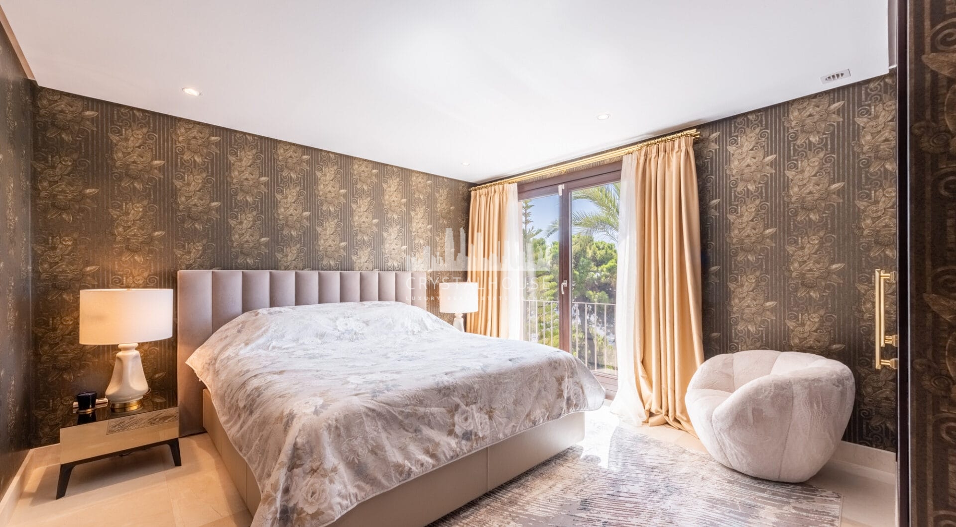 Wonderful villa in La Zagaleta, with sea views and an indoor swimming pool and SPA!
