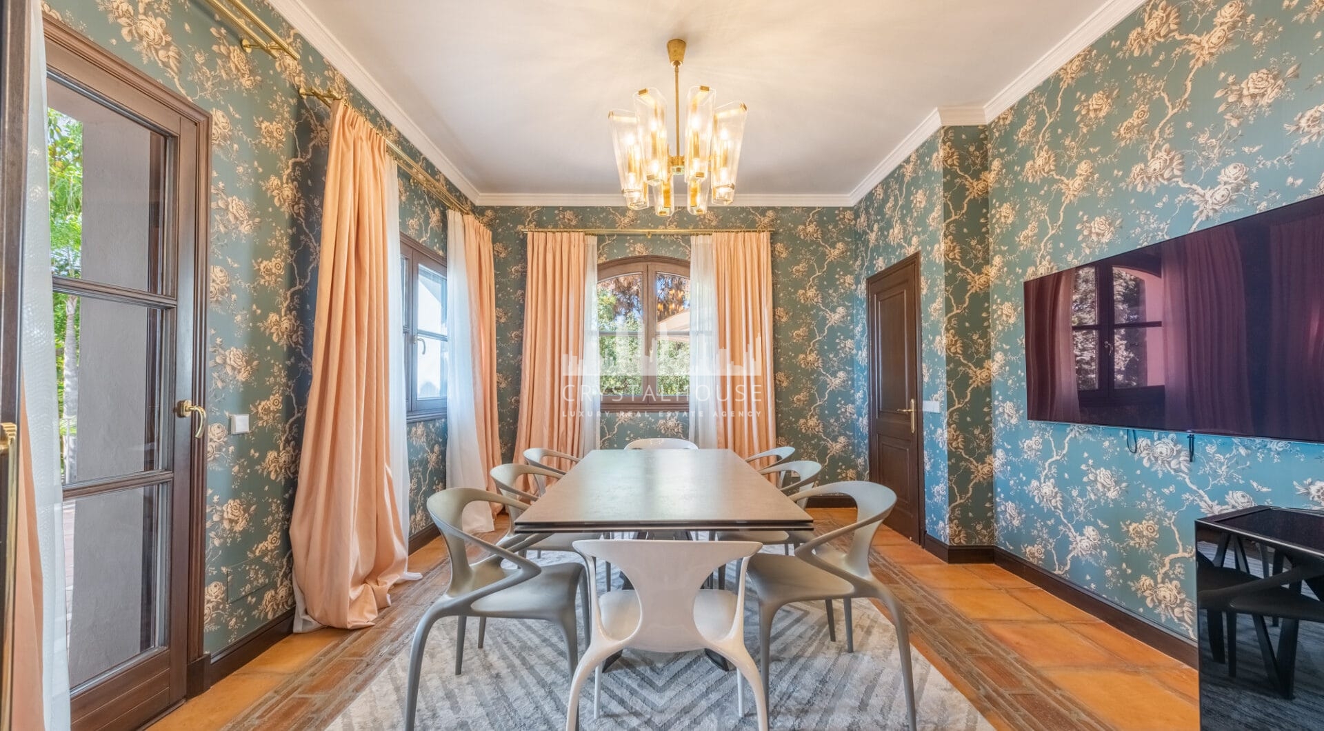 Wonderful villa in La Zagaleta, with sea views and an indoor swimming pool and SPA!