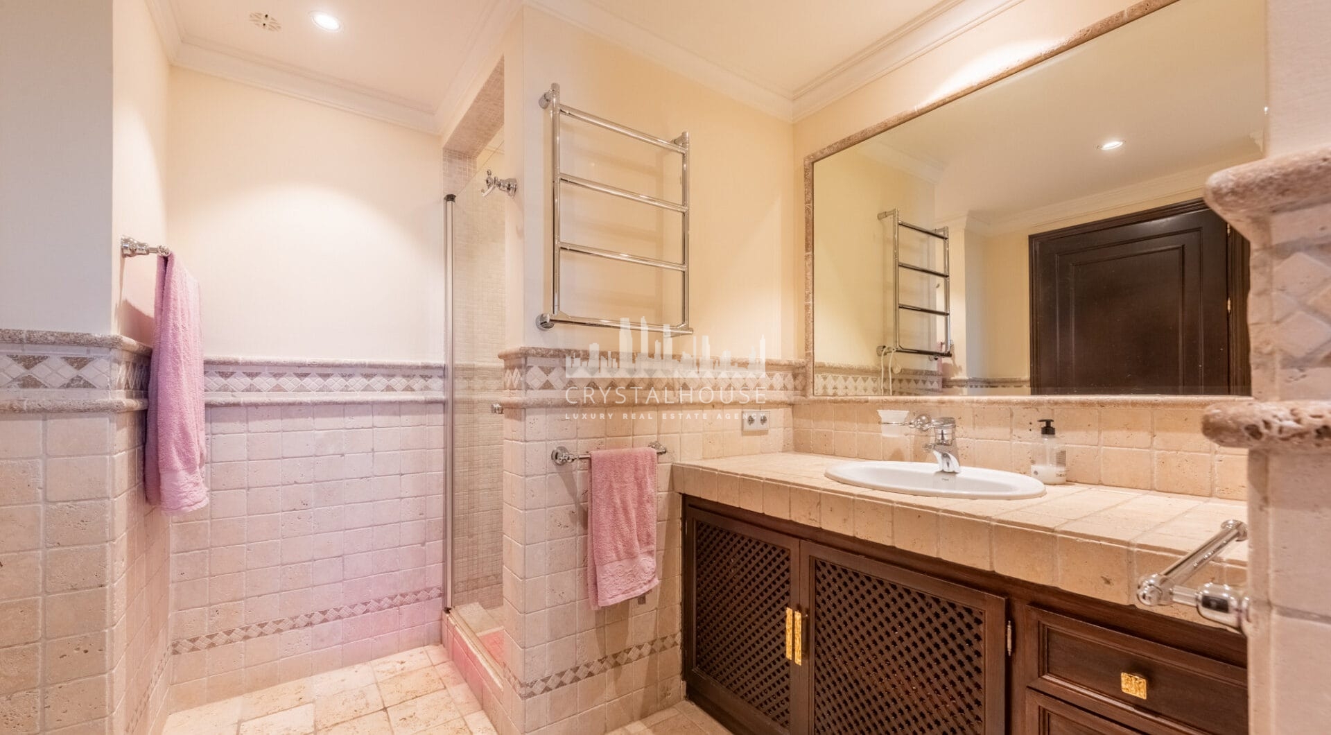 Wonderful villa in La Zagaleta, with sea views and an indoor swimming pool and SPA!