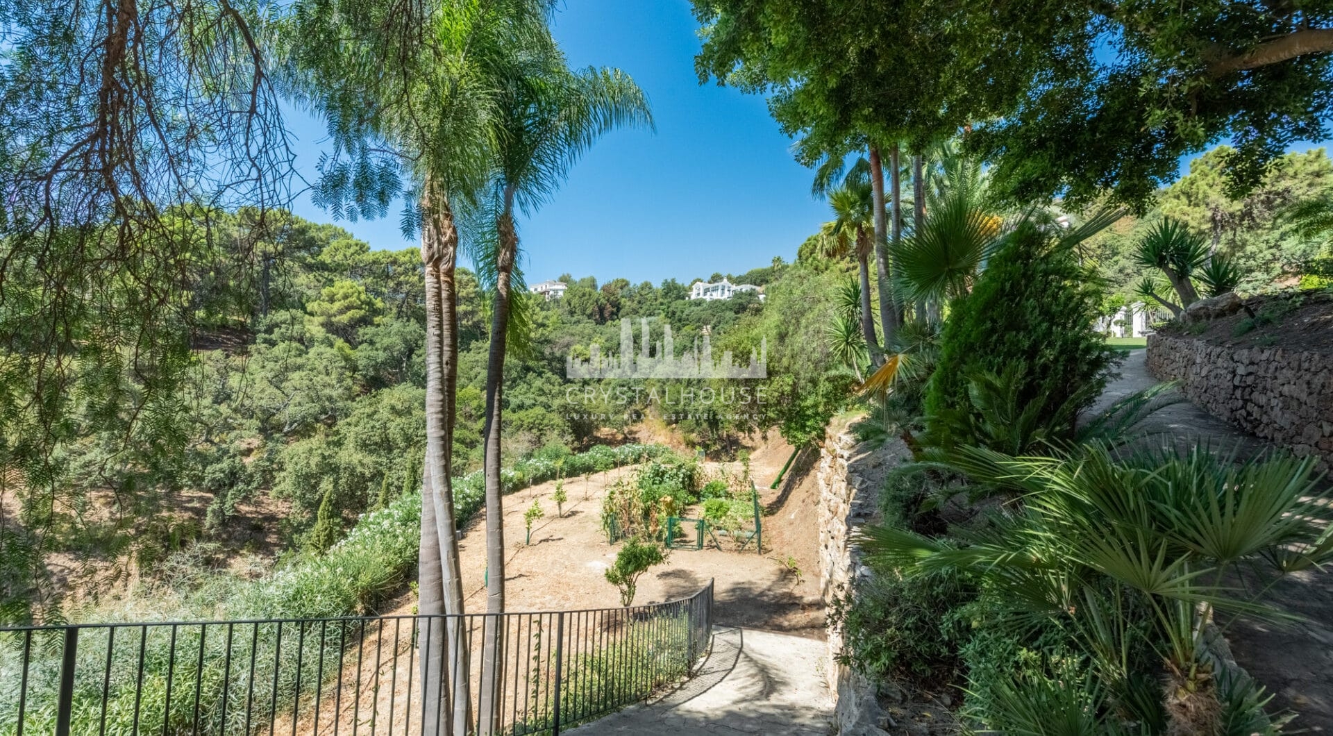 Wonderful villa in La Zagaleta, with sea views and an indoor swimming pool and SPA!