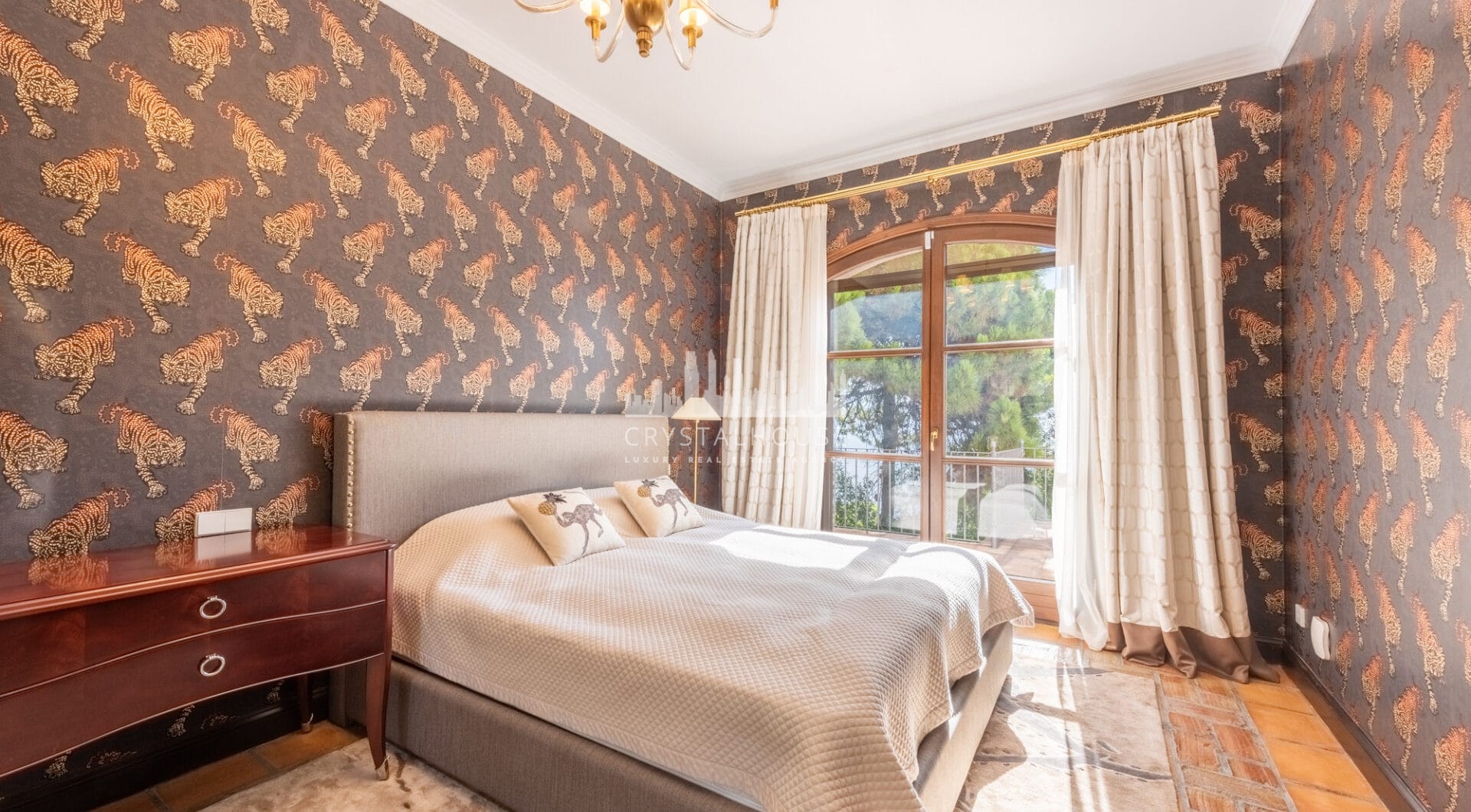 Wonderful villa in La Zagaleta, with sea views and an indoor swimming pool and SPA!