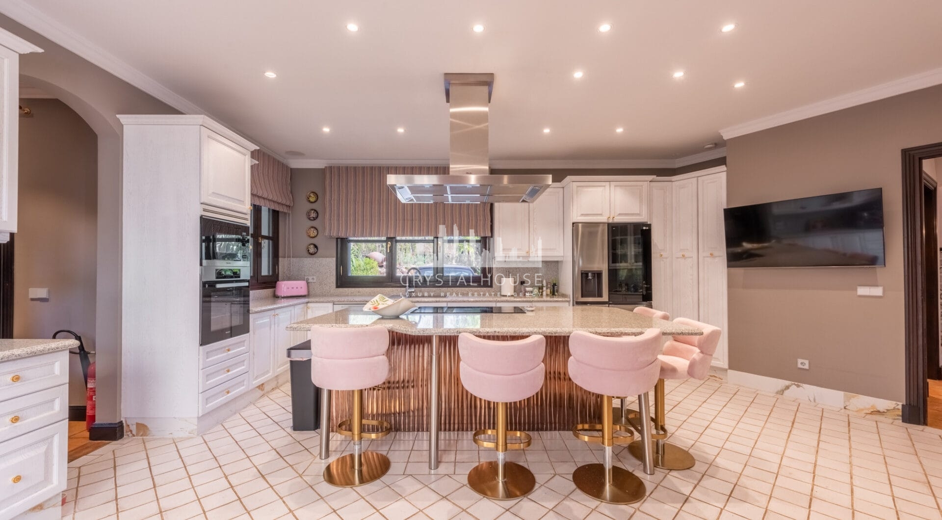 Wonderful villa in La Zagaleta, with sea views and an indoor swimming pool and SPA!