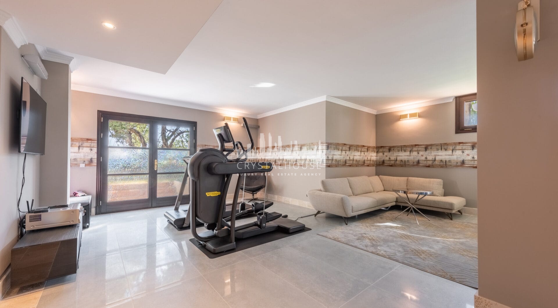 Wonderful villa in La Zagaleta, with sea views and an indoor swimming pool and SPA!