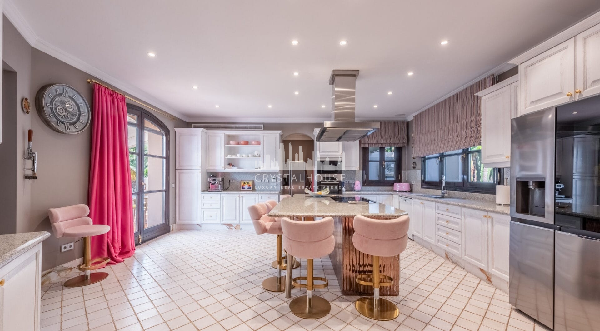 Wonderful villa in La Zagaleta, with sea views and an indoor swimming pool and SPA!