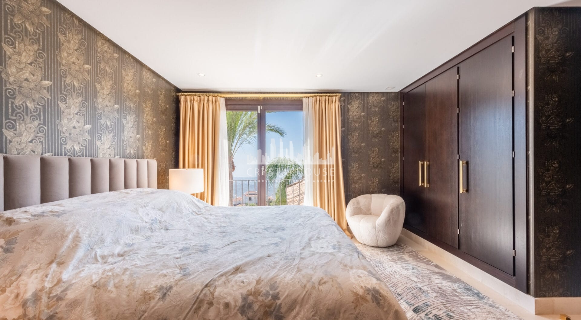 Wonderful villa in La Zagaleta, with sea views and an indoor swimming pool and SPA!