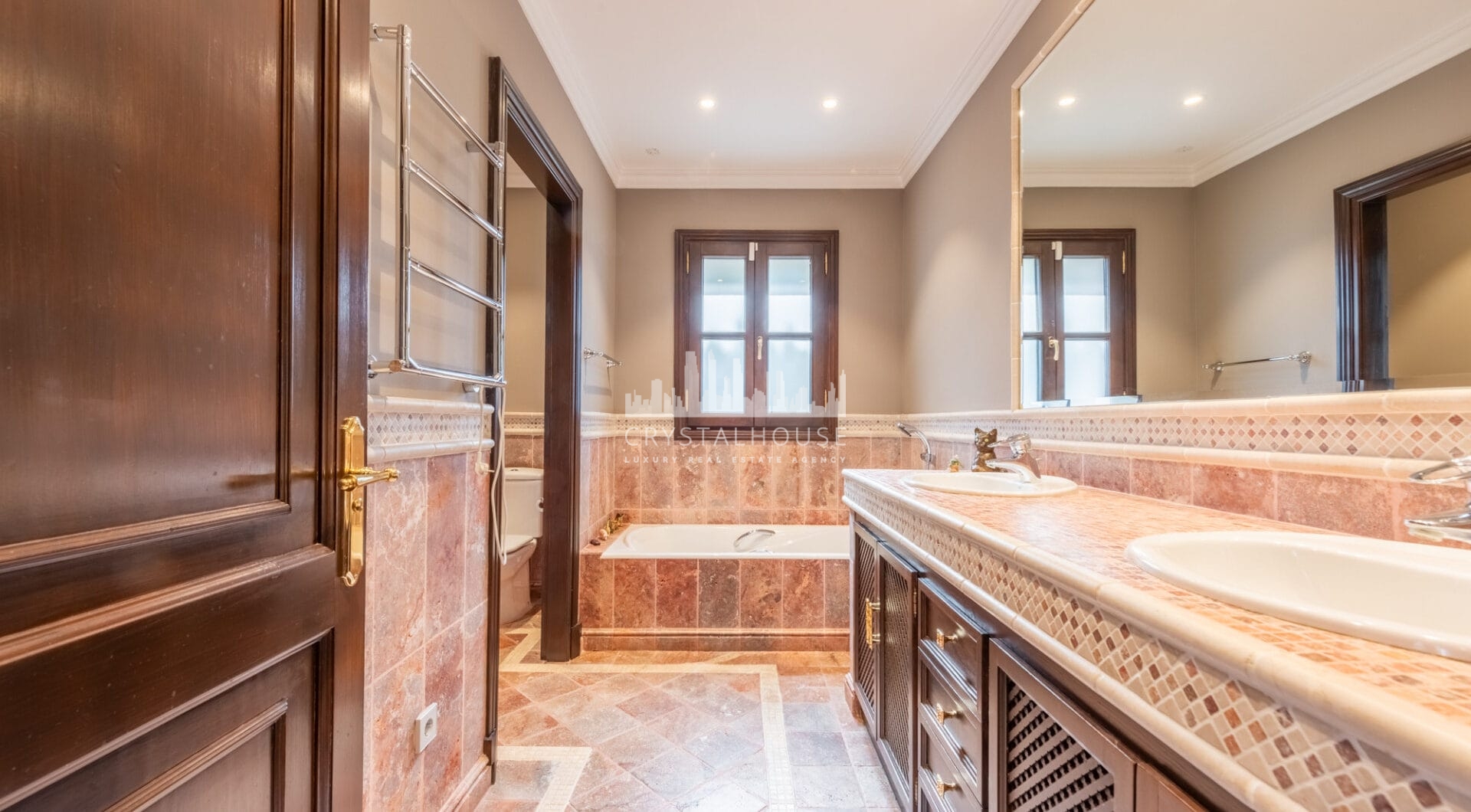 Wonderful villa in La Zagaleta, with sea views and an indoor swimming pool and SPA!