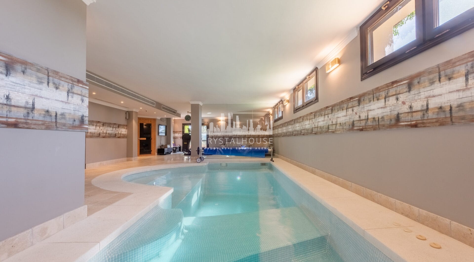 Wonderful villa in La Zagaleta, with sea views and an indoor swimming pool and SPA!