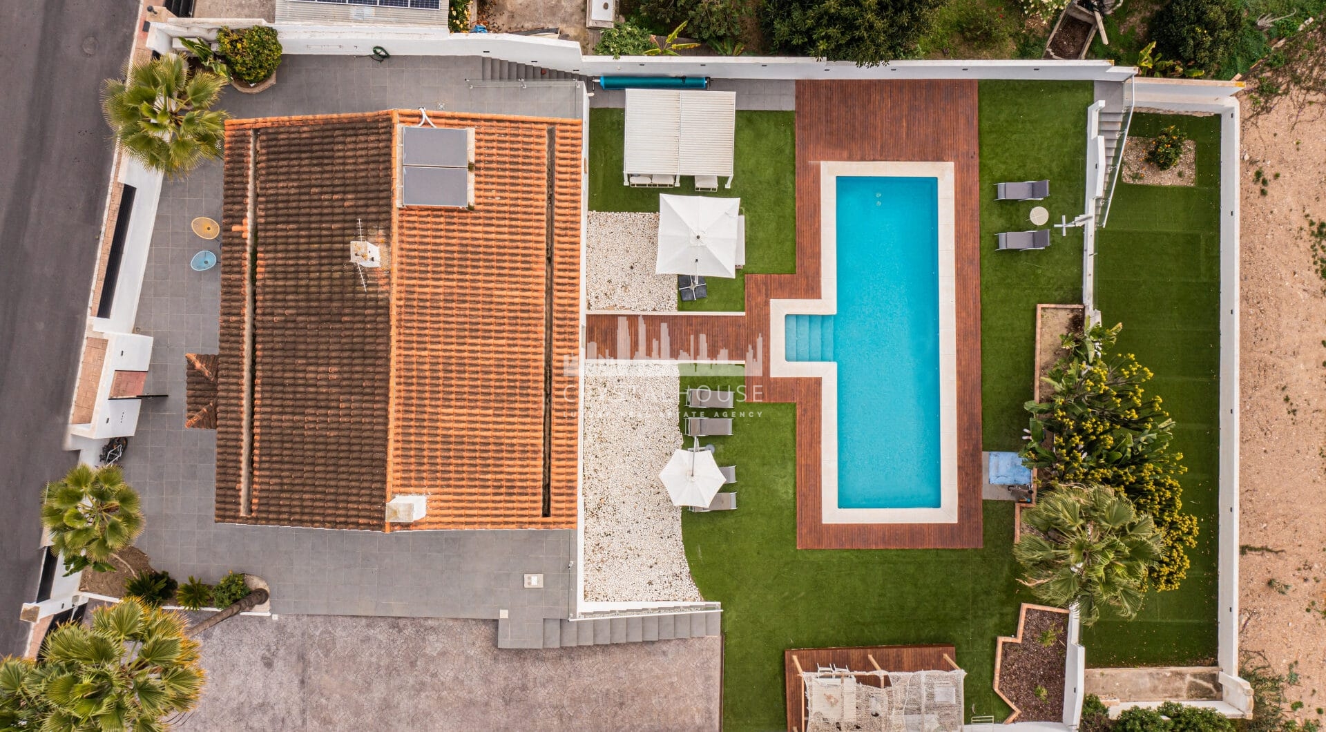 Investment villa in El Rosario - walking distance to everything!