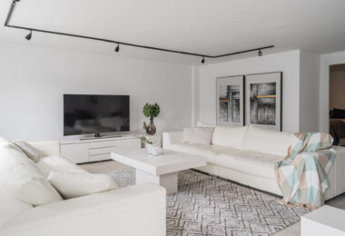 Investment villa in El Rosario - walking distance to everything!