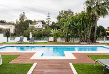 Investment villa in El Rosario - walking distance to everything!