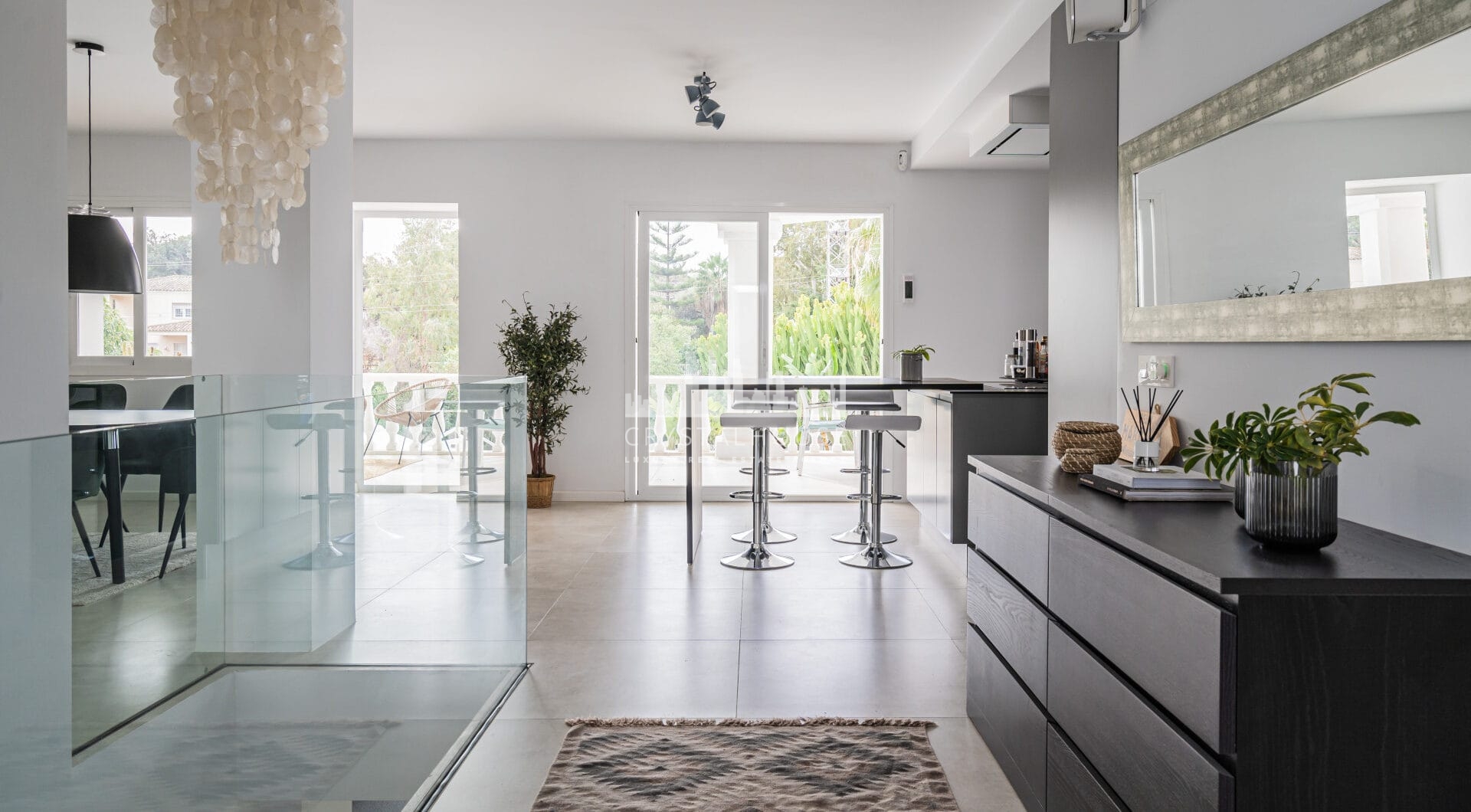 Investment villa in El Rosario - walking distance to everything!