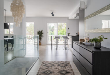 Investment villa in El Rosario - walking distance to everything!
