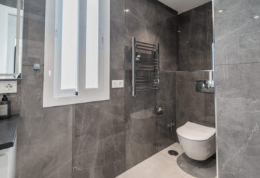 Investment villa in El Rosario - walking distance to everything!
