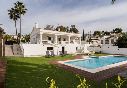 Investment villa in El Rosario - walking distance to everything!