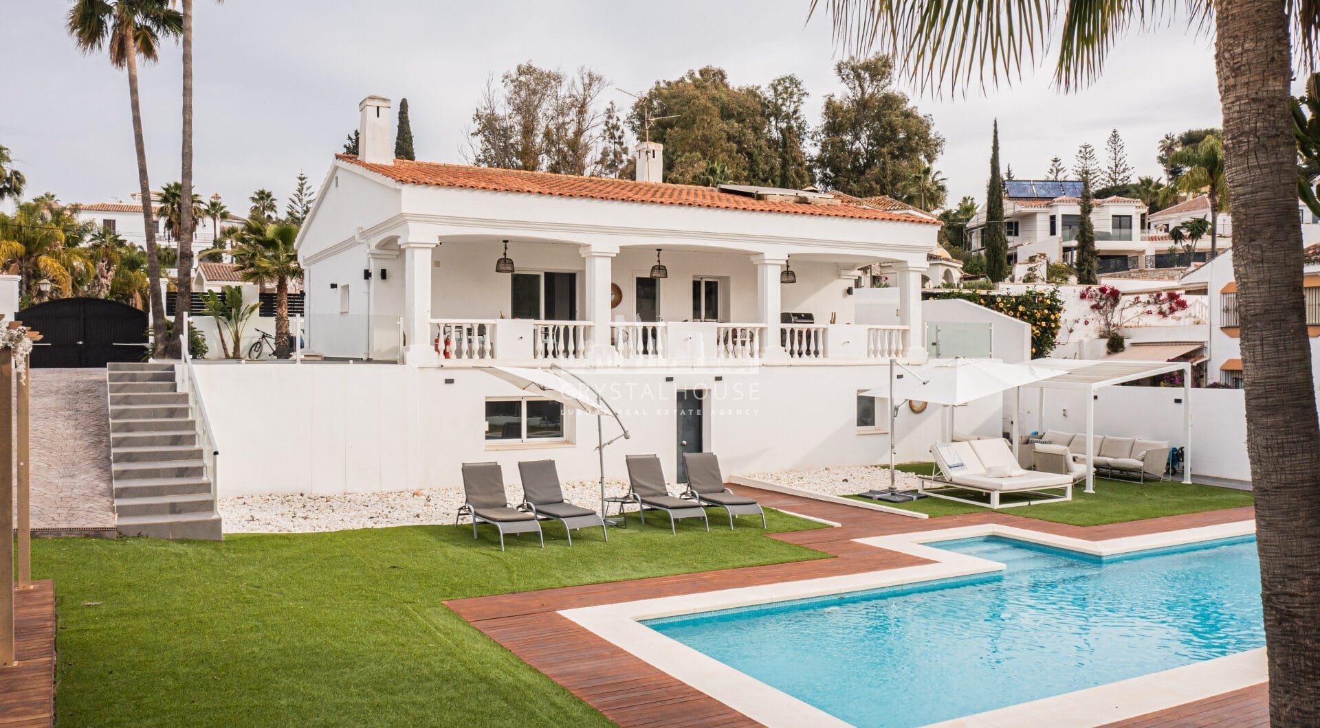 Investment villa in El Rosario - walking distance to everything!